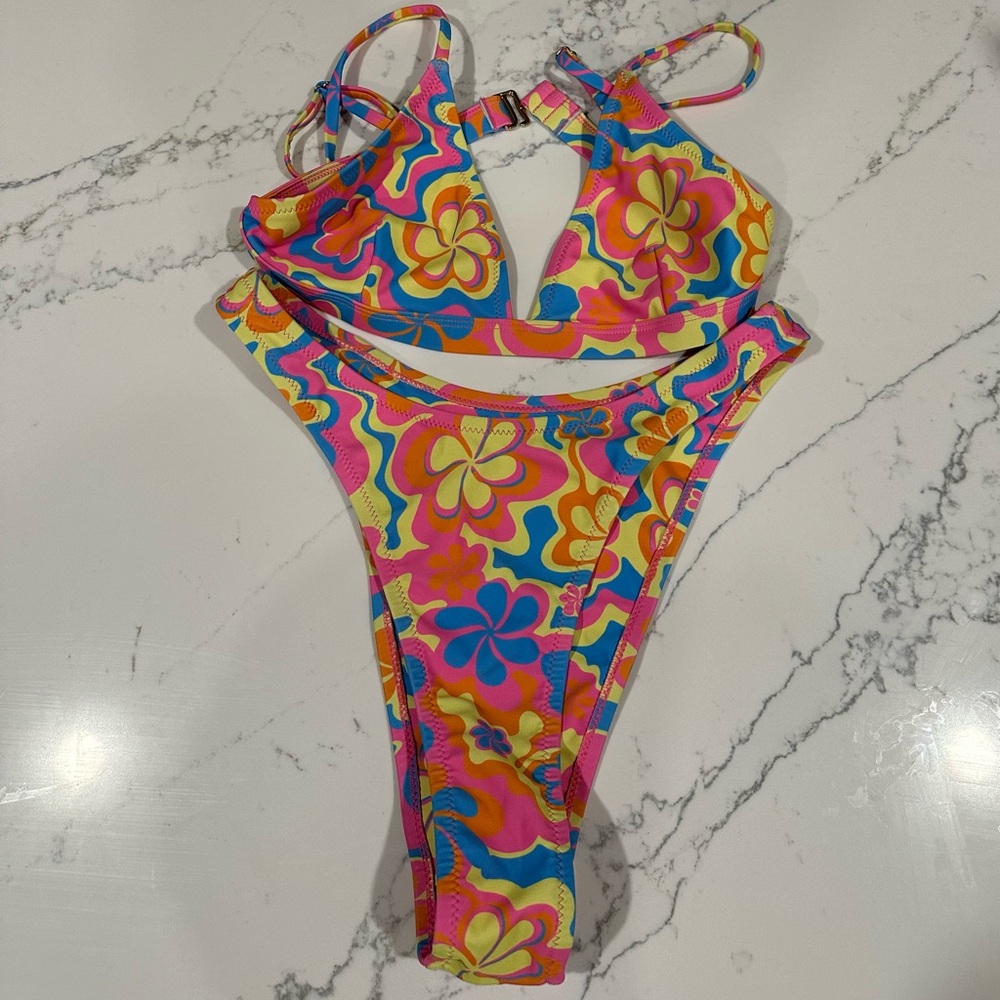 Kulani Kinis Vibrant Floral Women’s Bikini